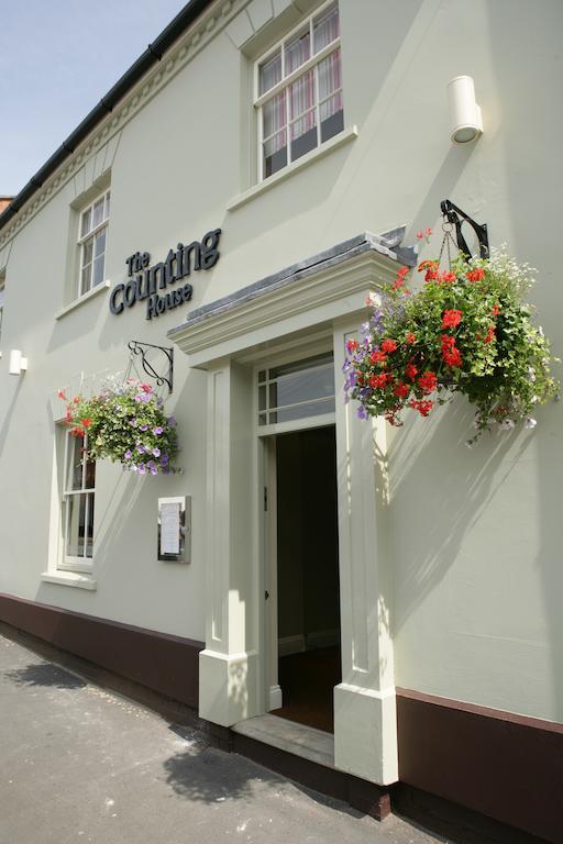 The Angel Hotel 3*